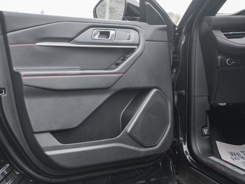 Used 2025 Ford Explorer ST-Line w/ ST-Line Street Pack image 38