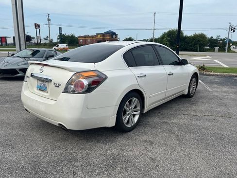 Used 2010 Nissan Altima 3.5 SR w/ Premium Pkg FWD image 3