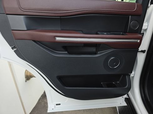 Used 2023 Ford Expedition Limited image 33
