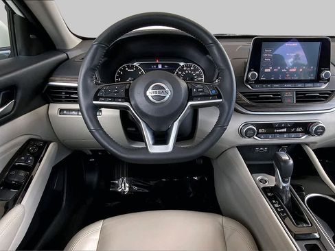 Used 2022 Nissan Altima 2.5 SL FWD image 6