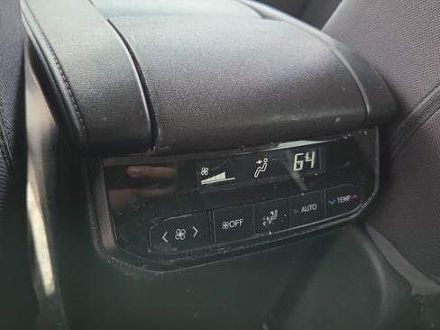 Used 2022 Toyota Highlander L FWD image 13