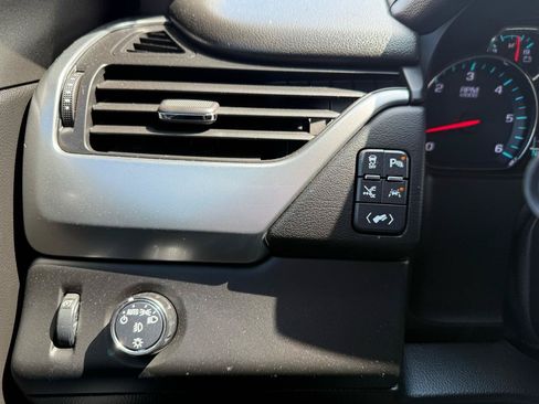 Used 2018 Chevrolet Suburban Premier RWD image 34