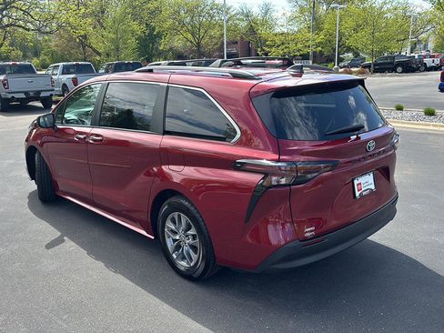 Used 2023 Toyota Sienna XLE AWD/4WD image 22