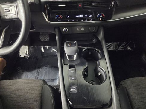 Used 2021 Nissan Rogue SV FWD image 12