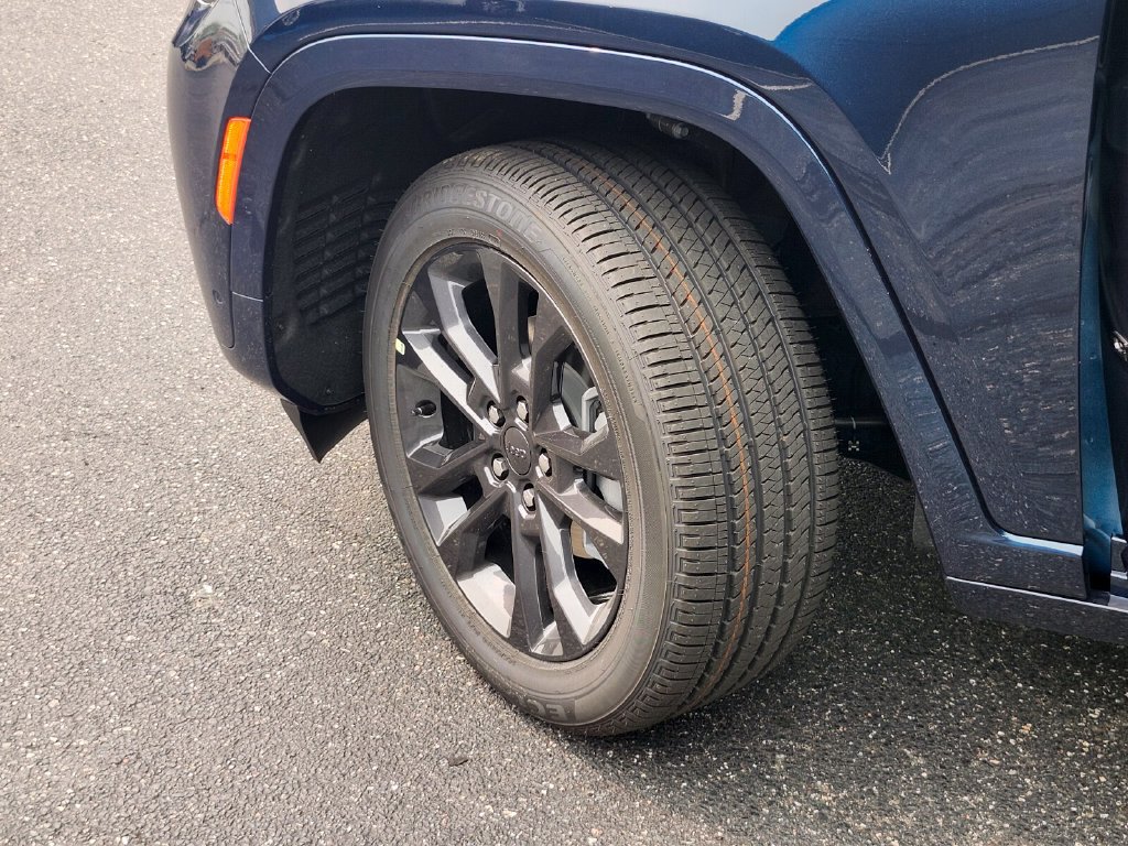 New 2026 Jeep Grand Cherokee Limited AWD/4WD image 35