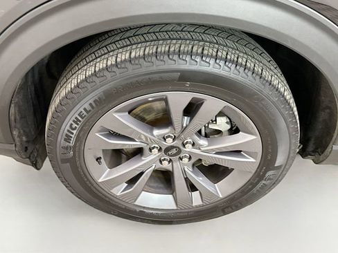 Used 2022 Ford Explorer XLT w/ Equipment Group 202A image 32