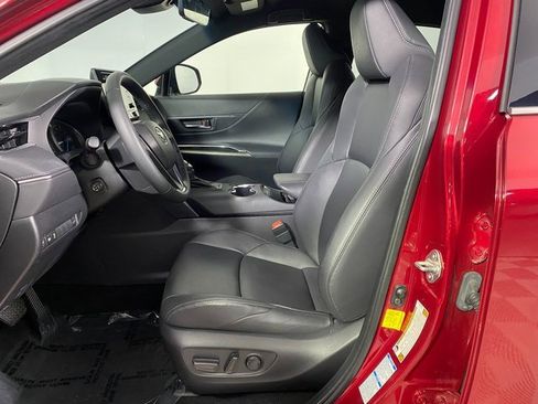 Certified 2022 Toyota Venza XLE image 10