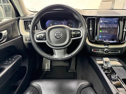 Certified 2022 Volvo XC60 B5 Inscription w/ Climate Package image 16