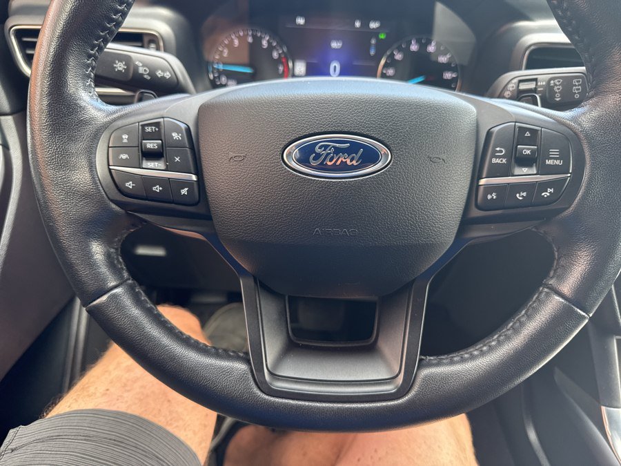 Used 2020 Ford Explorer XLT w/ Equipment Group 202A AWD/4WD image 29
