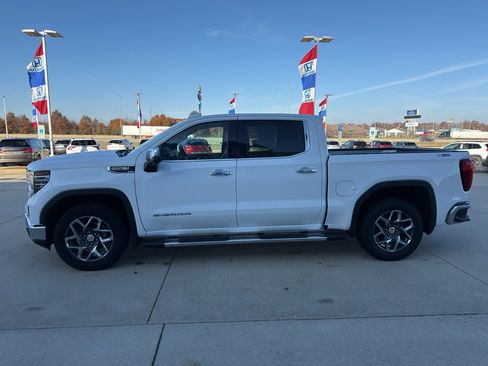 Used 2022 GMC Sierra 1500 SLT w/ SLT Premium Package image 8