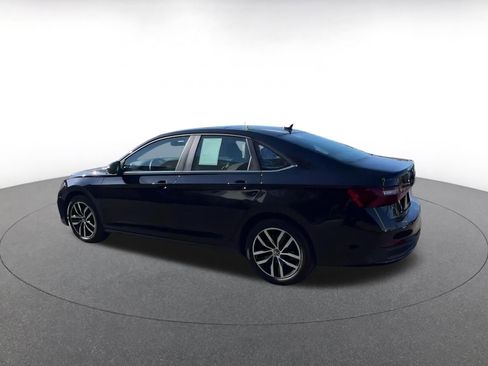 Used 2025 Volkswagen Jetta SE image 11