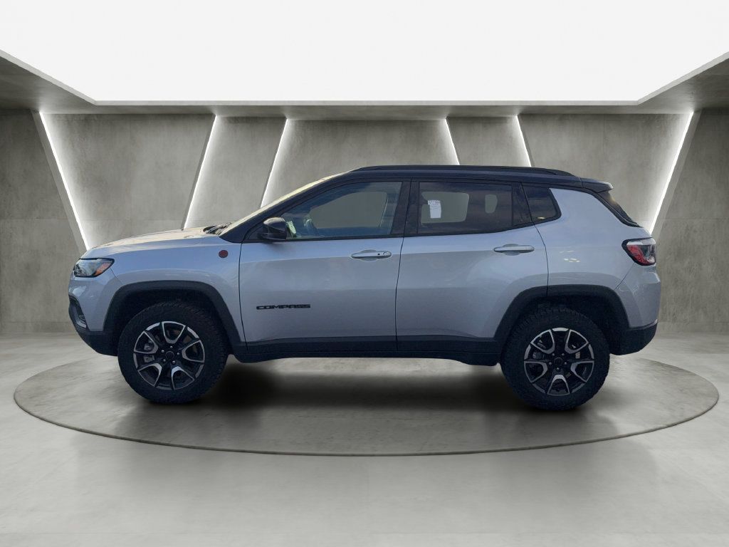 Used 2026 Jeep Compass Trailhawk AWD/4WD image 4