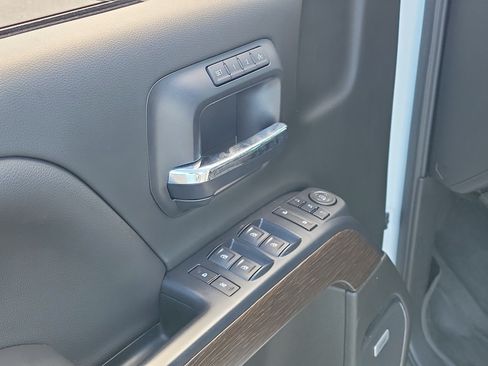 Used 2019 GMC Sierra 2500 Denali w/ Duramax Plus Package AWD/4WD image 20