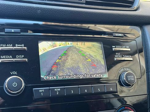 Used 2017 Nissan Rogue S FWD image 20