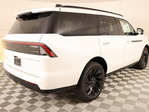 New 2025 Lincoln Navigator Reserve w/ Jet Appearance Package image 22