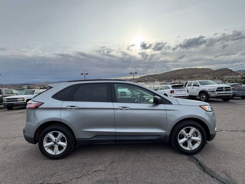 Used 2020 Ford Edge SE image 6