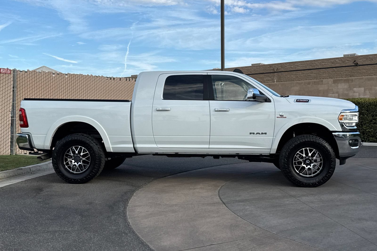 Used 2022 RAM 2500 Laramie AWD/4WD image 3