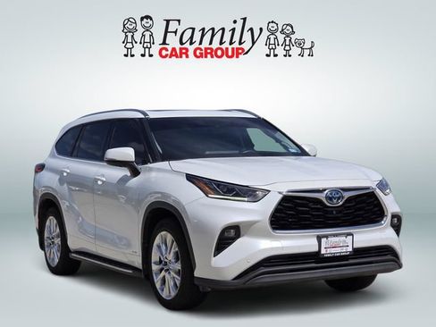 Used 2022 Toyota Highlander Limited AWD/4WD image 2