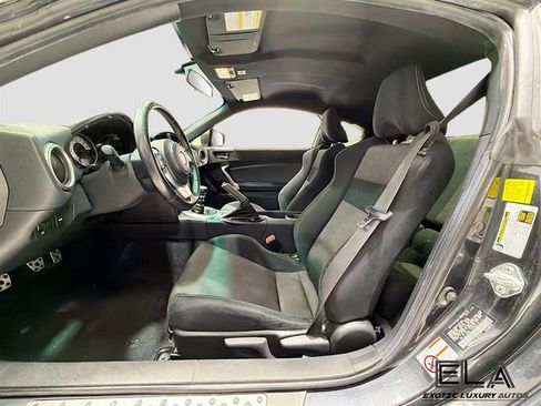 Used 2017 Toyota 86 RWD image 21