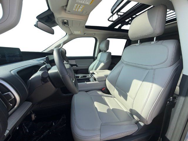 Used 2025 Ford Expedition Active RWD image 10