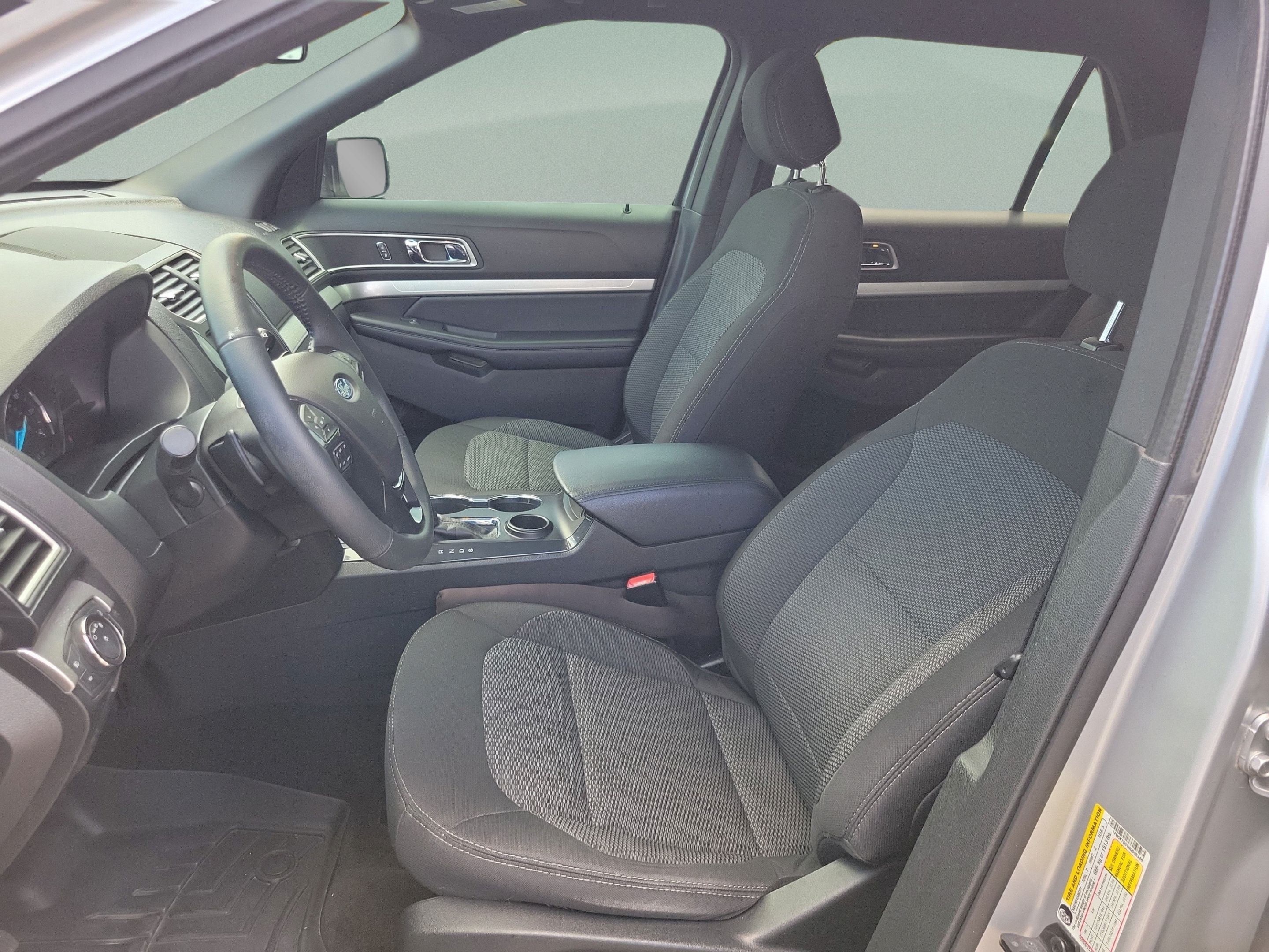 Used 2017 Ford Explorer XLT w/ Equipment Group 201A FWD image 17