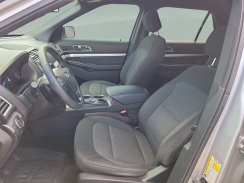 Used 2017 Ford Explorer XLT w/ Equipment Group 201A FWD image 17