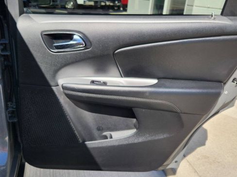Used 2019 Dodge Journey SE FWD image 21