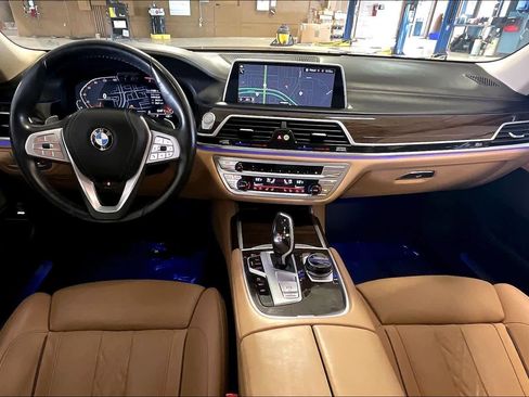 Used 2022 BMW 740i 740i w/ Luxury Rear Seating Package image 15