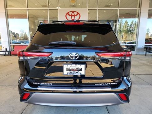 Used 2023 Toyota Highlander Platinum image 10