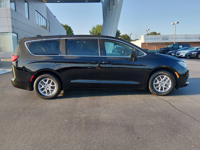 Used 2024 Chrysler Voyager LX FWD image 2