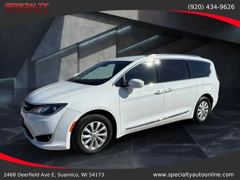 Used 2019 Chrysler Pacifica Touring-L FWD image 6