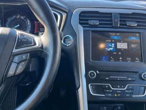 Used 2017 Ford Fusion SE w/ Fusion SE Technology Package image 32
