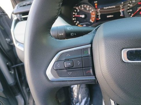 Used 2023 Jeep Compass Limited image 27