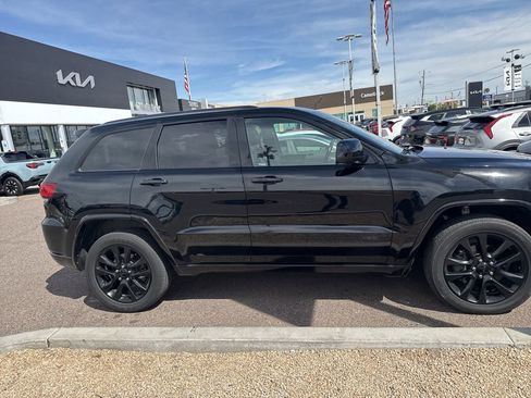 Used 2020 Jeep Grand Cherokee Altitude image 14