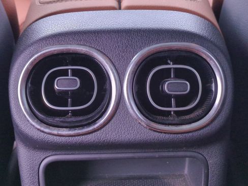 Used 2023 Mercedes-Benz GLC 300 4MATIC image 31