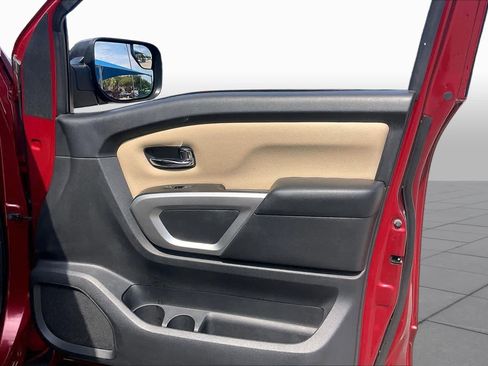 Used 2018 Nissan Titan SV w/ SV Convenience Package RWD image 21