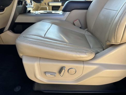 Used 2017 Ford F250 Lariat w/ Lariat Value Package image 16