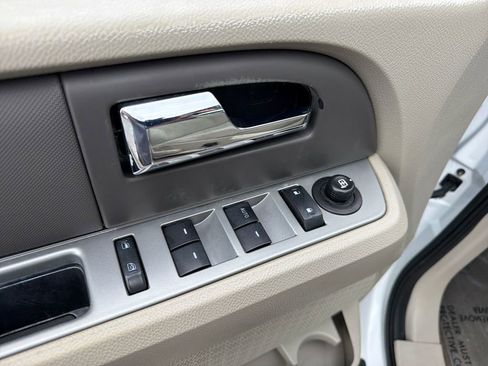 Used 2012 Ford Expedition EL XLT RWD image 19