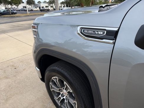 Used 2025 GMC Sierra 1500 SLT image 10