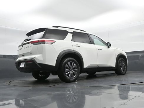 Used 2025 Nissan Pathfinder SV image 40