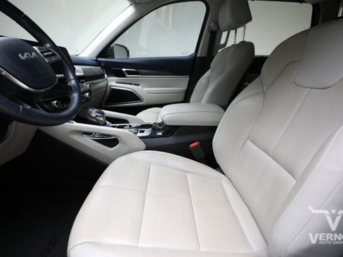 Used 2024 Kia Telluride EX w/ EX Captain's Chair Package FWD image 10