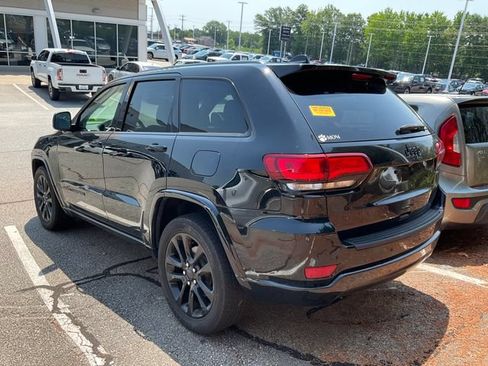 Used 2020 Jeep Grand Cherokee Altitude RWD image 5