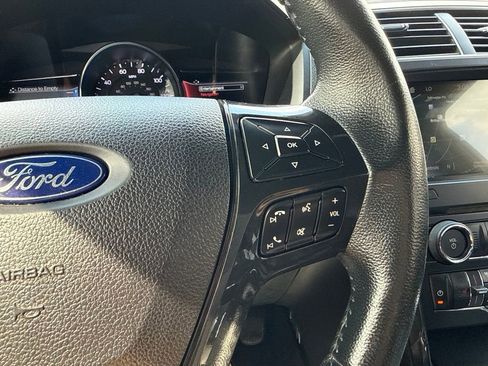 Used 2018 Ford Explorer XLT w/ Equipment Group 202A AWD/4WD image 33