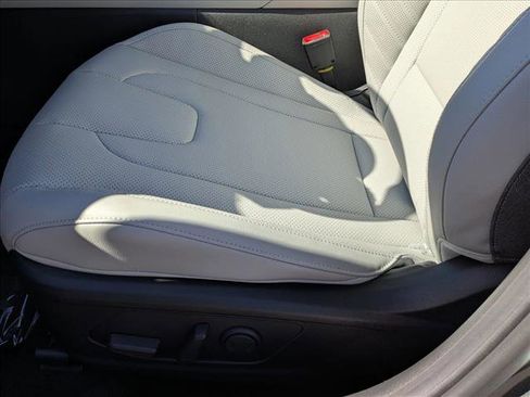 New 2026 Hyundai Elantra Limited image 4