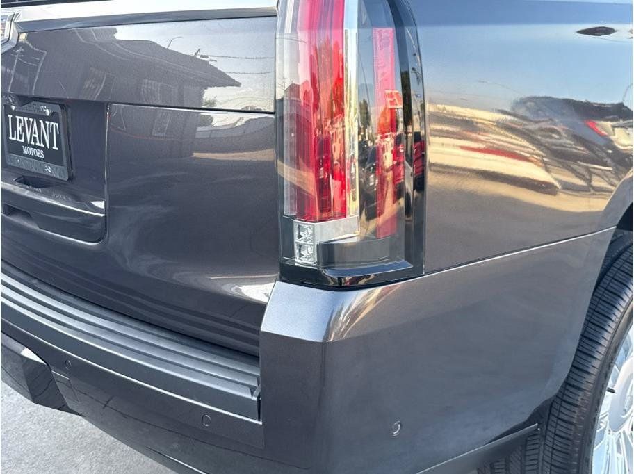 Used 2017 Cadillac Escalade Platinum AWD/4WD image 12