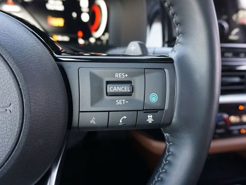 Used 2025 Nissan Pathfinder Platinum image 9