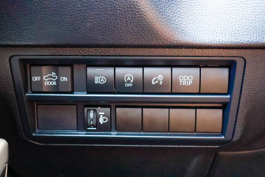 Used 2025 Toyota Tundra SR5 w/ SR5 Premium Package AWD/4WD image 20