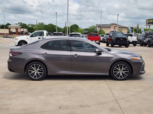 Used 2024 Toyota Camry XLE FWD image 7