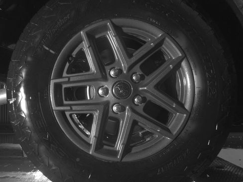 Used 2025 Jeep Wrangler Sport S image 15