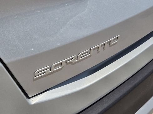 New 2026 Kia Sorento LX FWD image 8